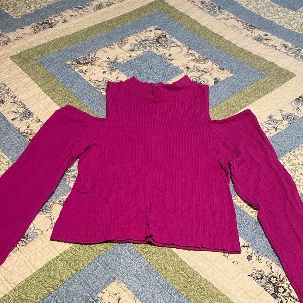 Cute Cold shoulder long sleeve crop